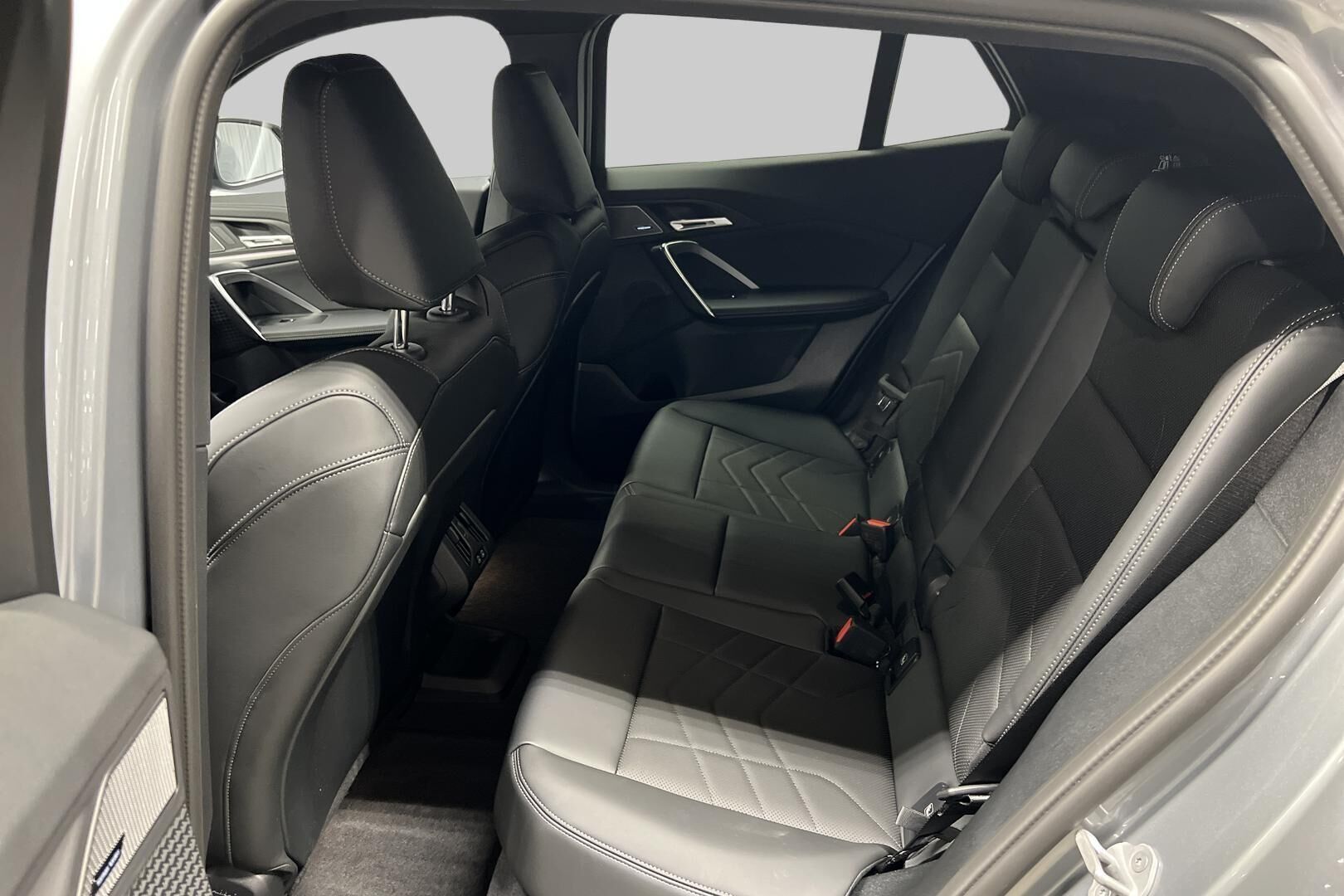 BMW iX2 iso kuva 6