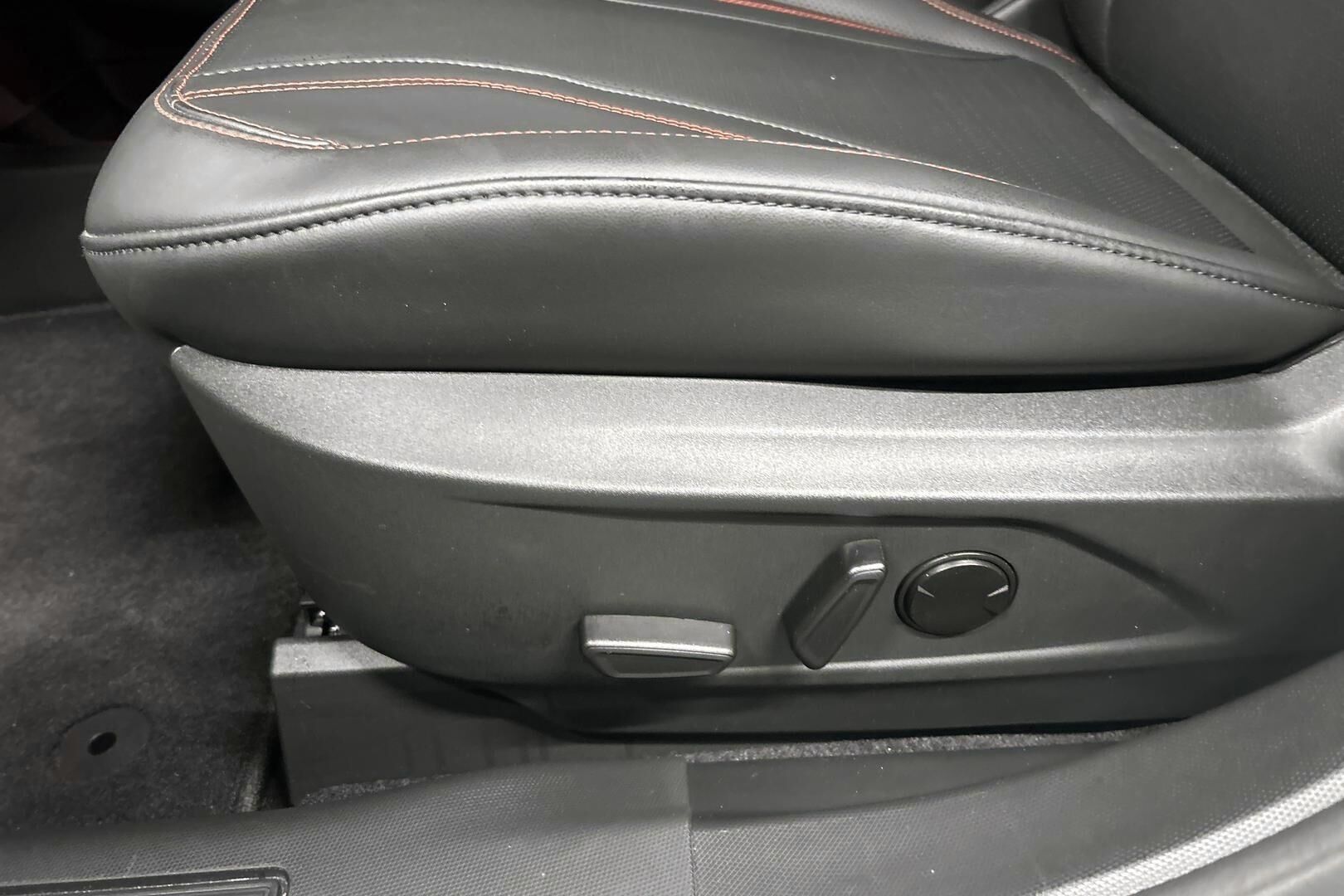 Ford Mustang Mach-E iso kuva 28
