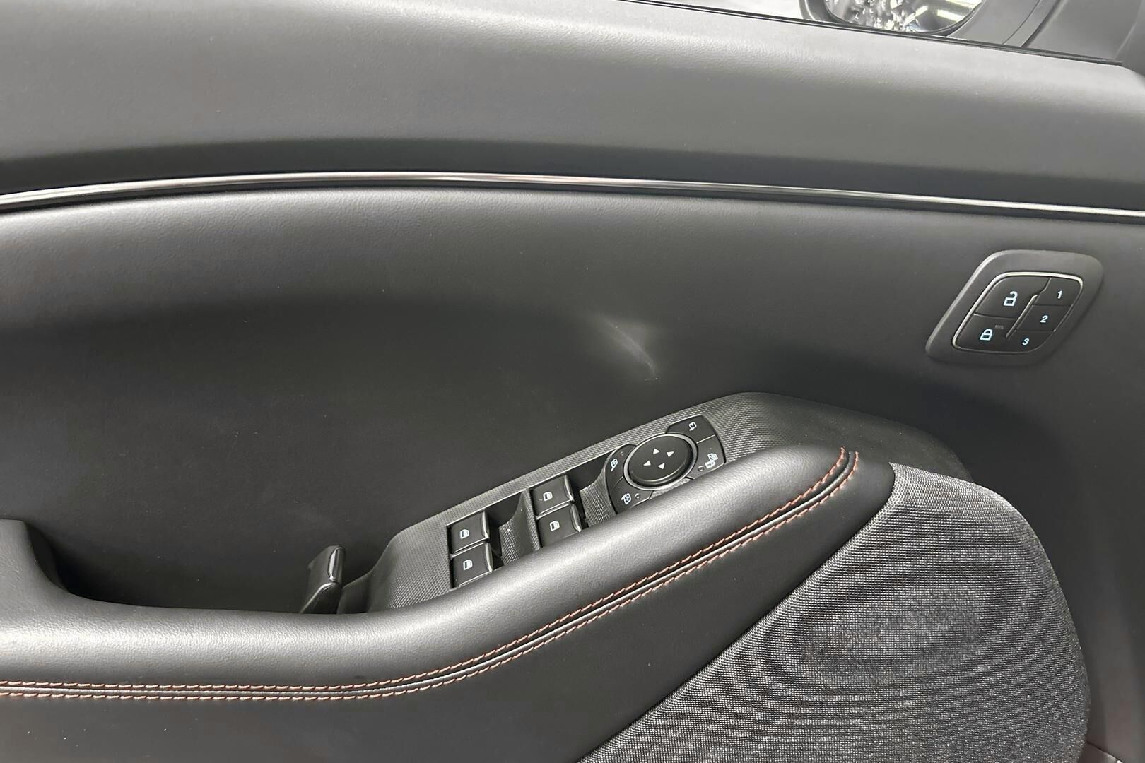 Ford Mustang Mach-E iso kuva 29