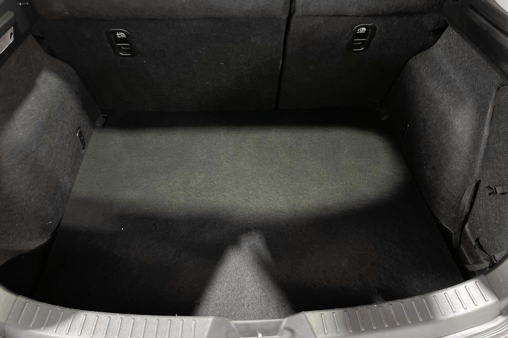 Mazda 3 iso kuva 10