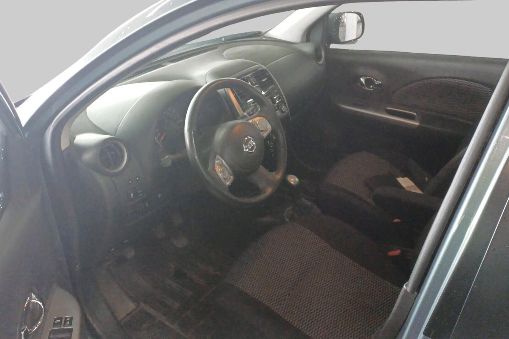 Nissan Micra iso kuva 2