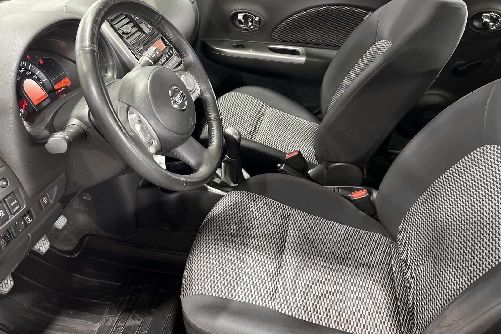Nissan Micra iso kuva 18