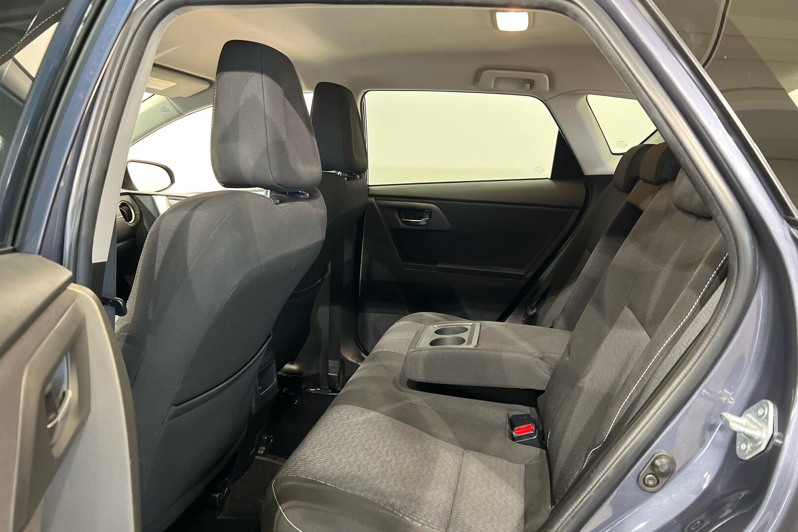 Toyota Auris iso kuva 9