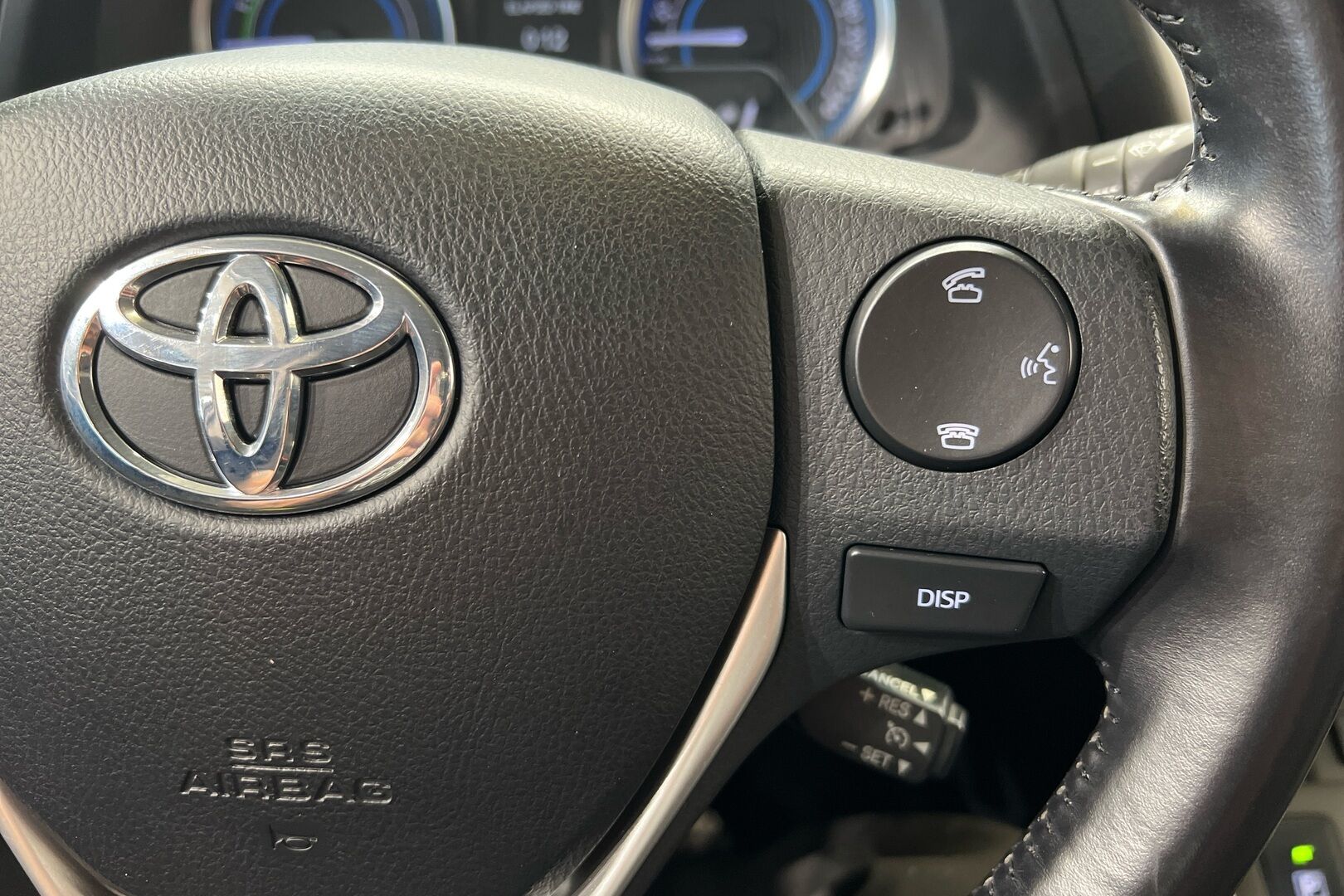 Toyota Auris iso kuva 10