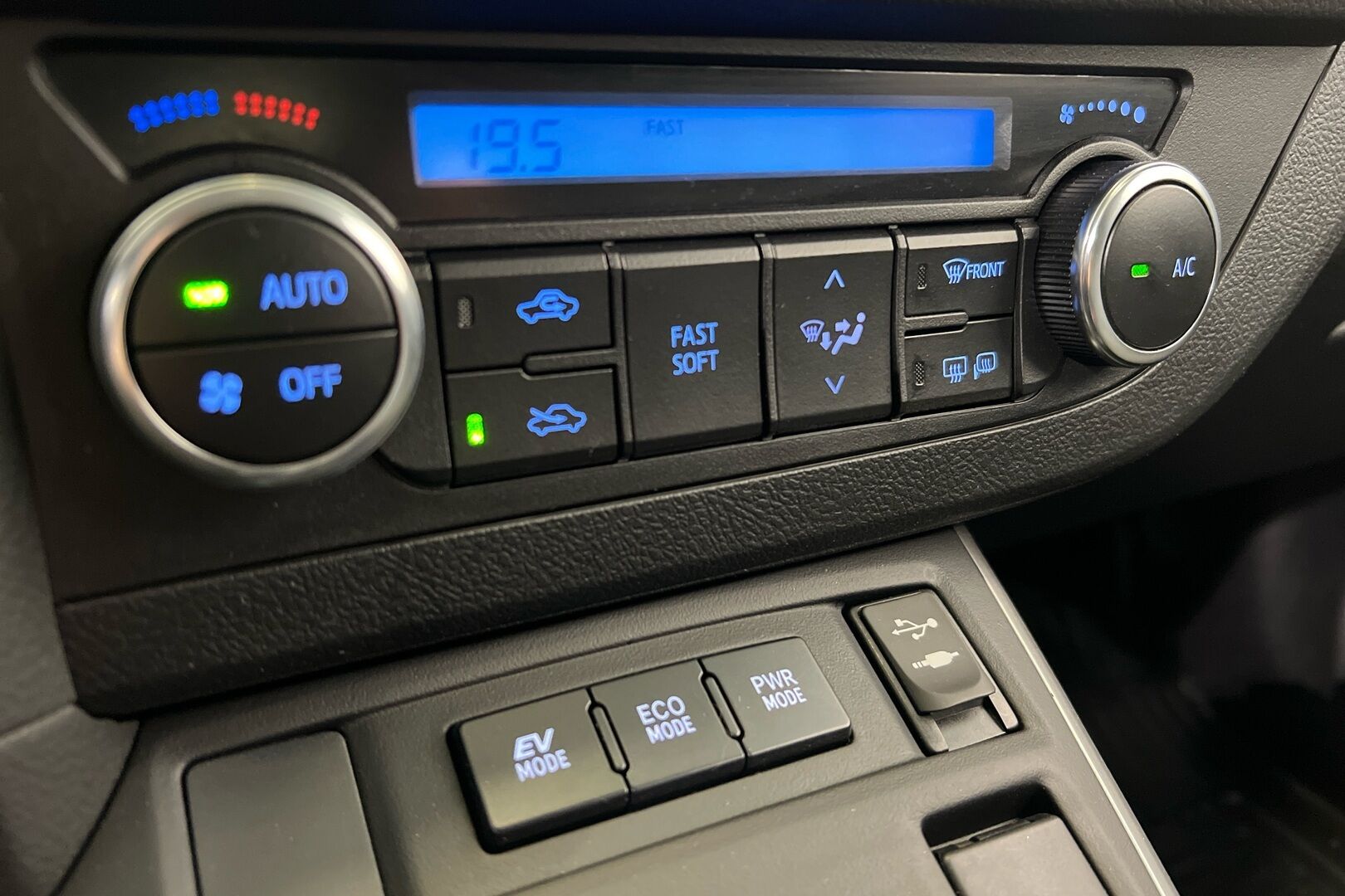 Toyota Auris iso kuva 23