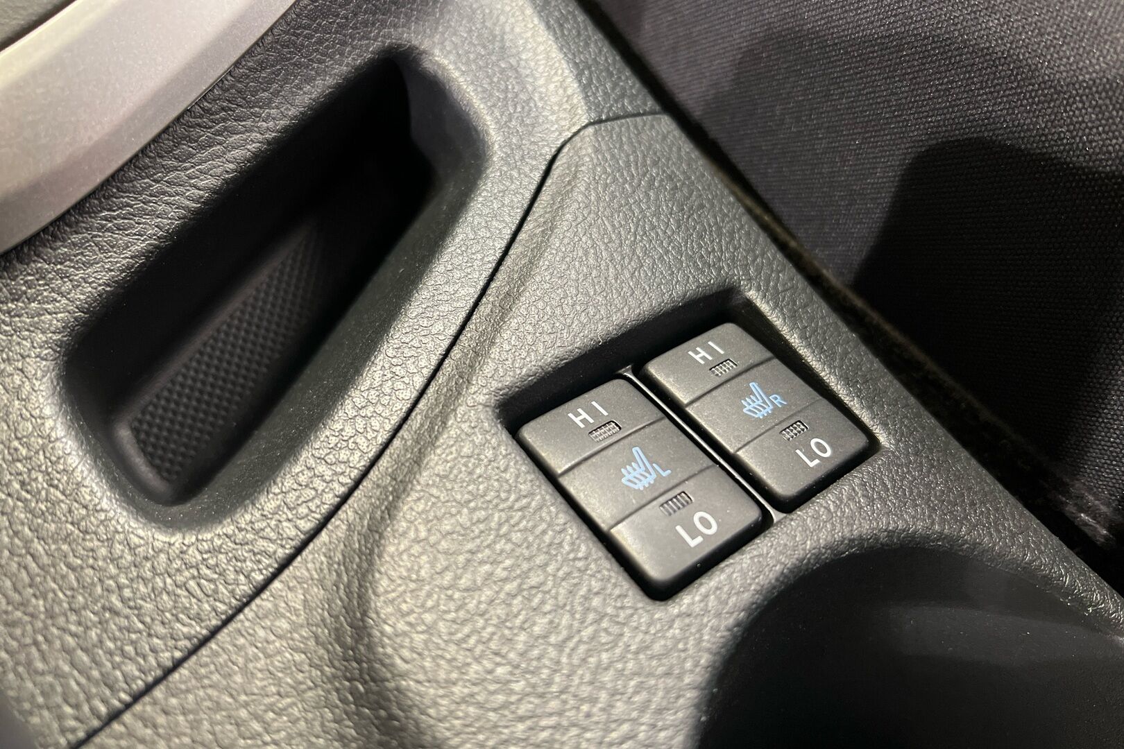Toyota Auris iso kuva 18