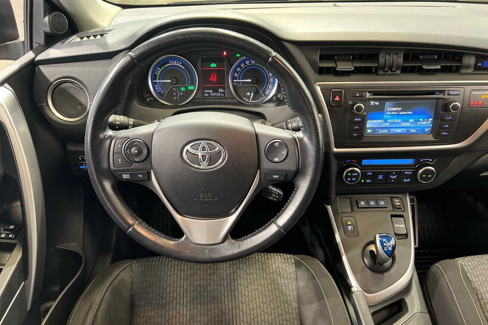Toyota Auris iso kuva 8