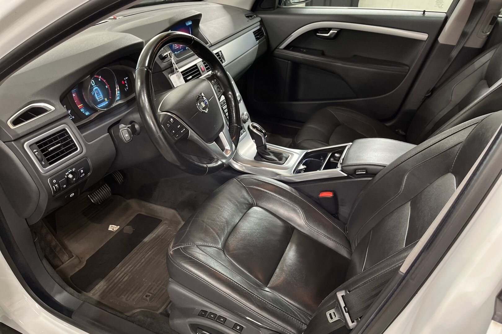 Volvo V70 iso kuva 10