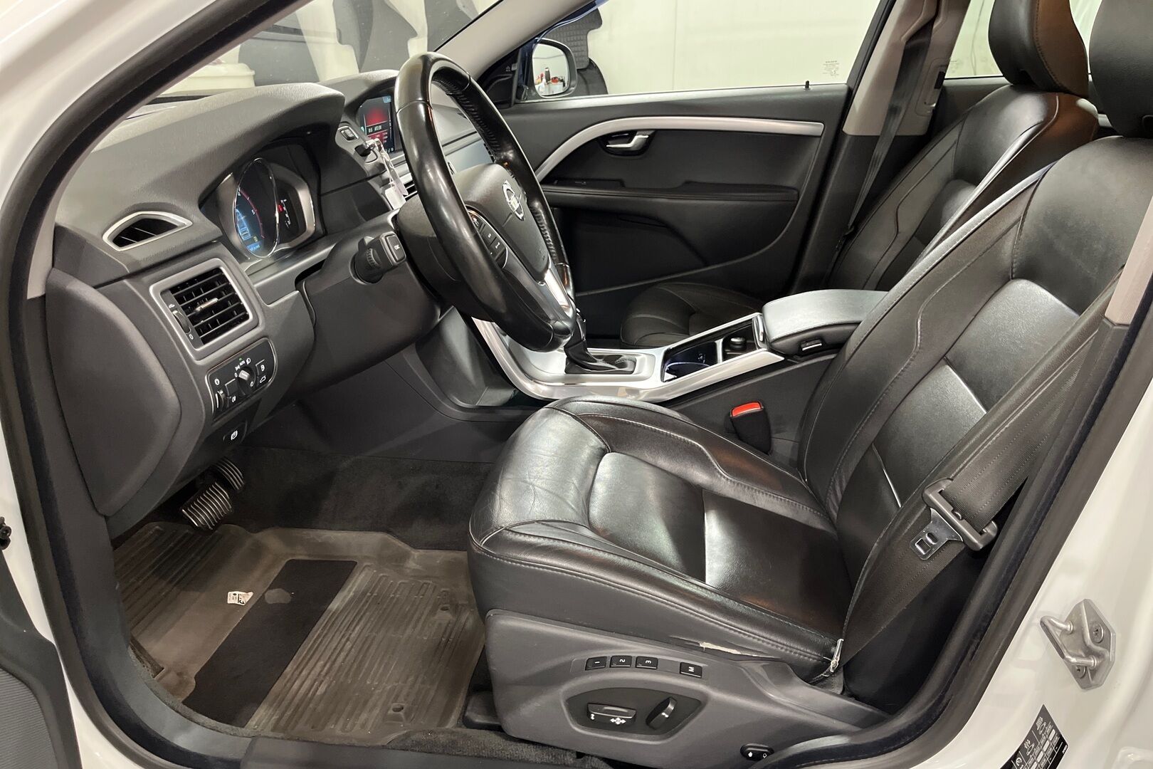 Volvo V70 iso kuva 11