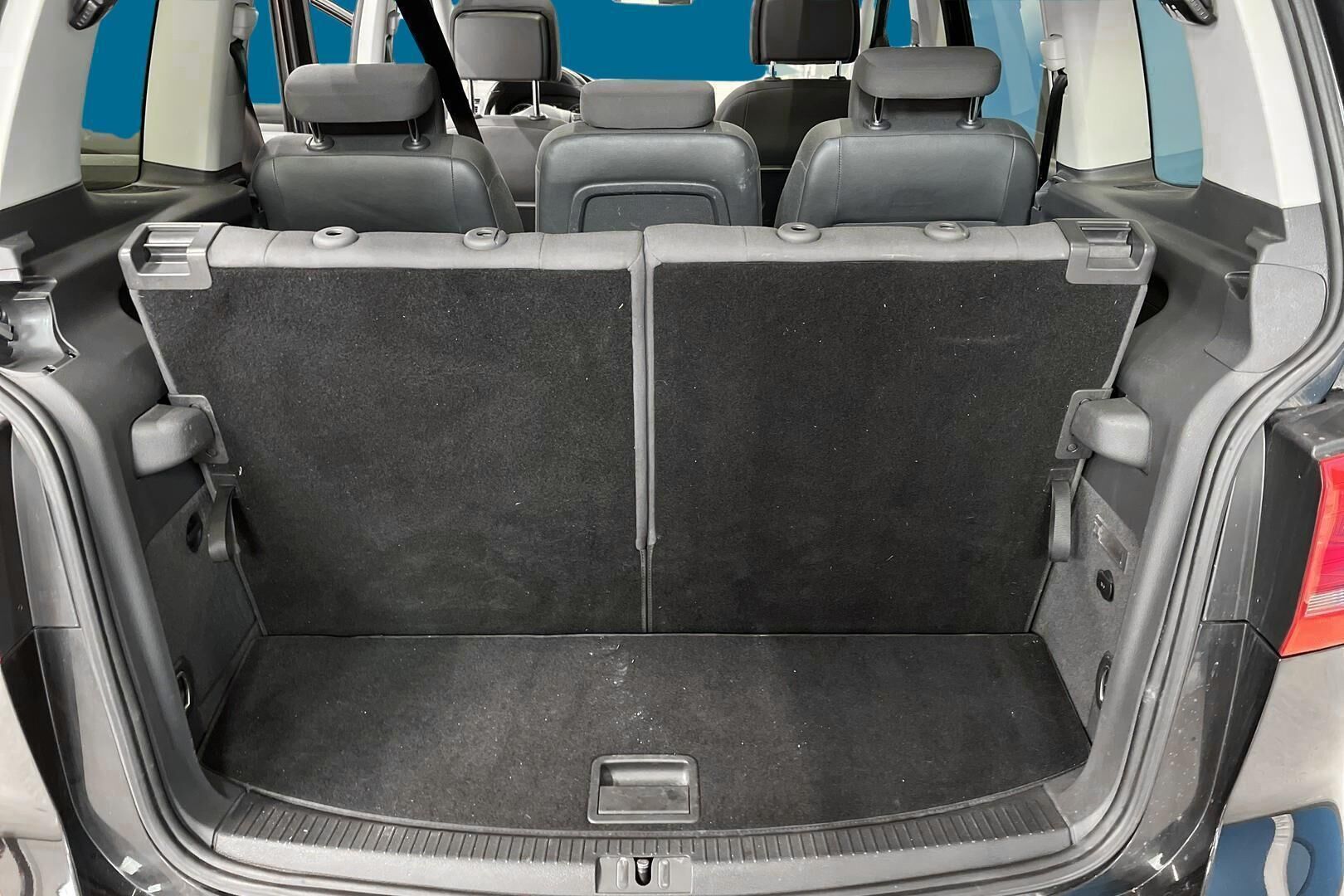 Volkswagen Touran iso kuva 12