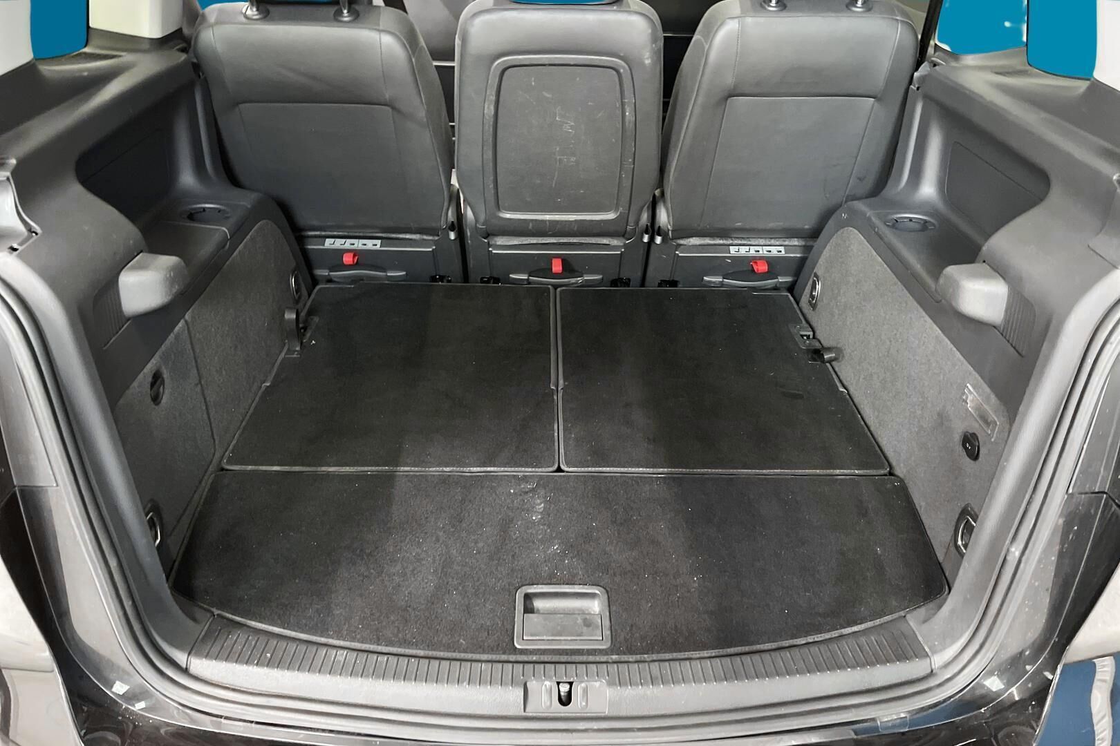 Volkswagen Touran iso kuva 14