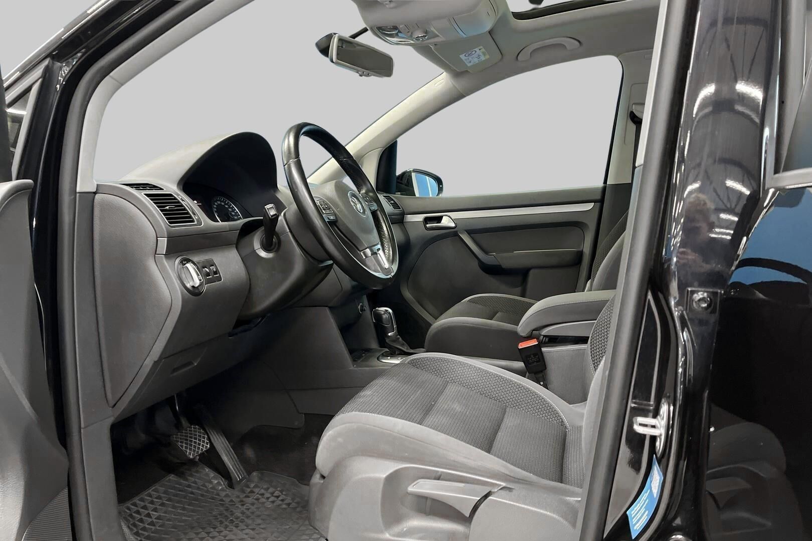 Volkswagen Touran iso kuva 9