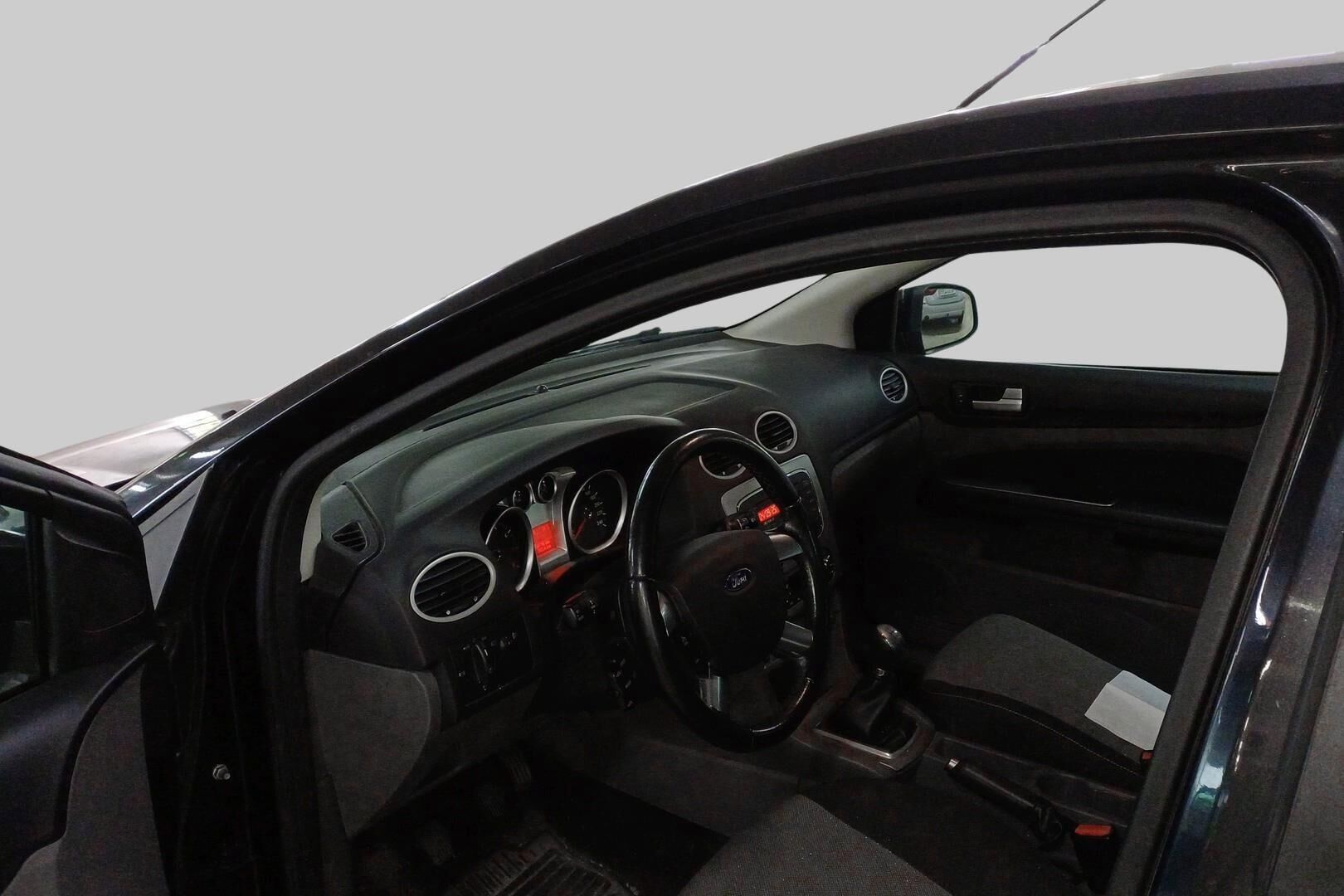 Ford Focus iso kuva 2