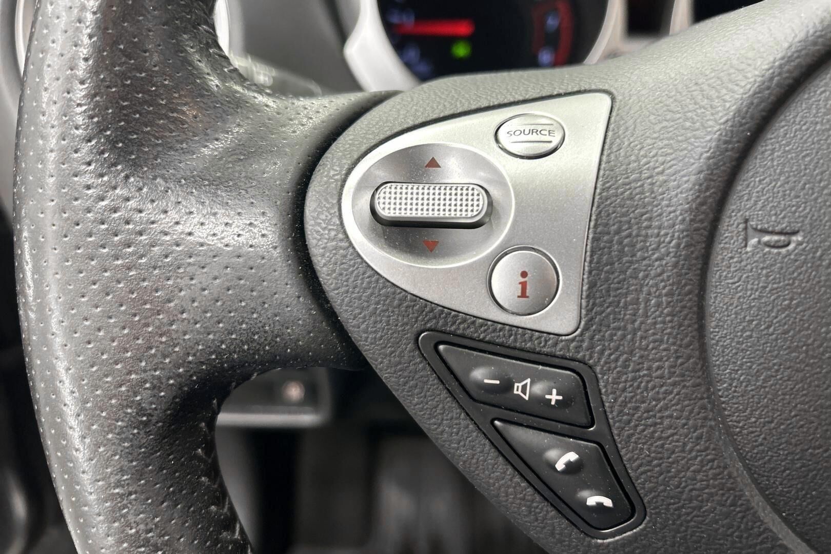 Nissan Juke iso kuva 15