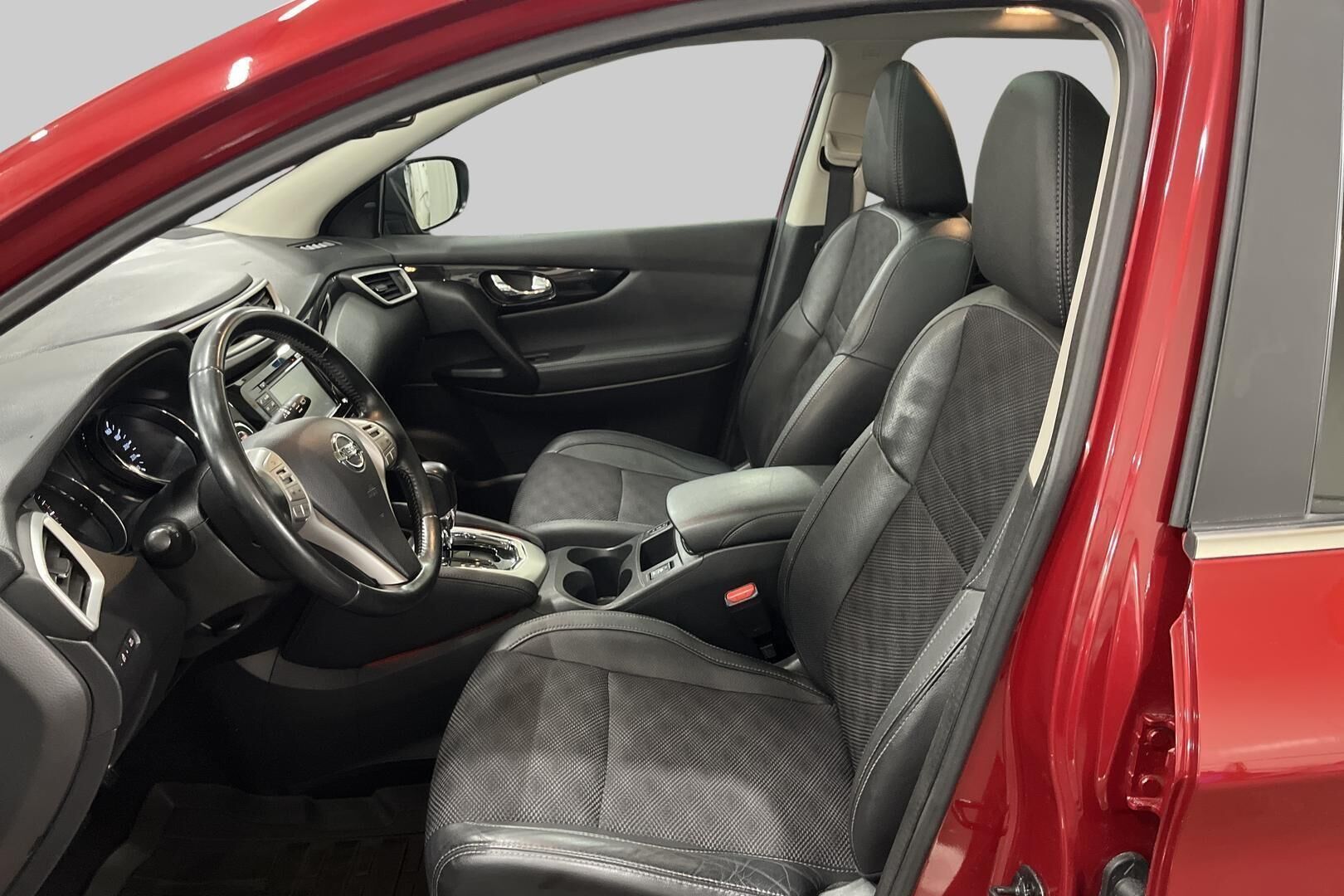 Nissan Qashqai iso kuva 9