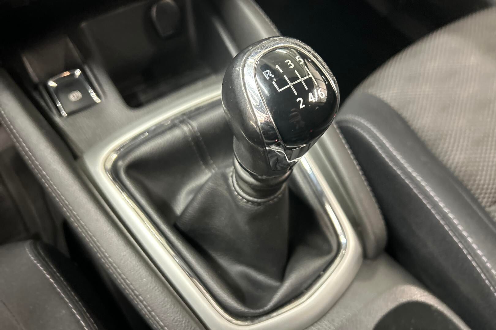 Nissan Qashqai iso kuva 17