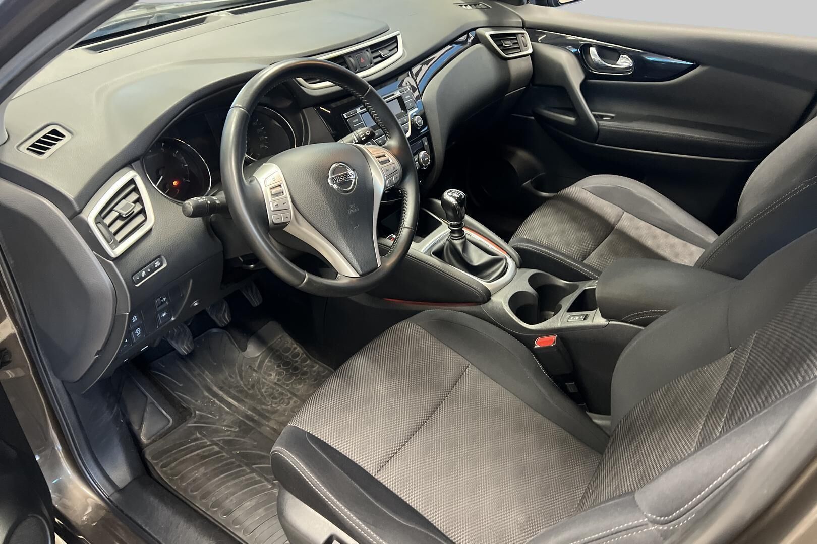 Nissan Qashqai iso kuva 9