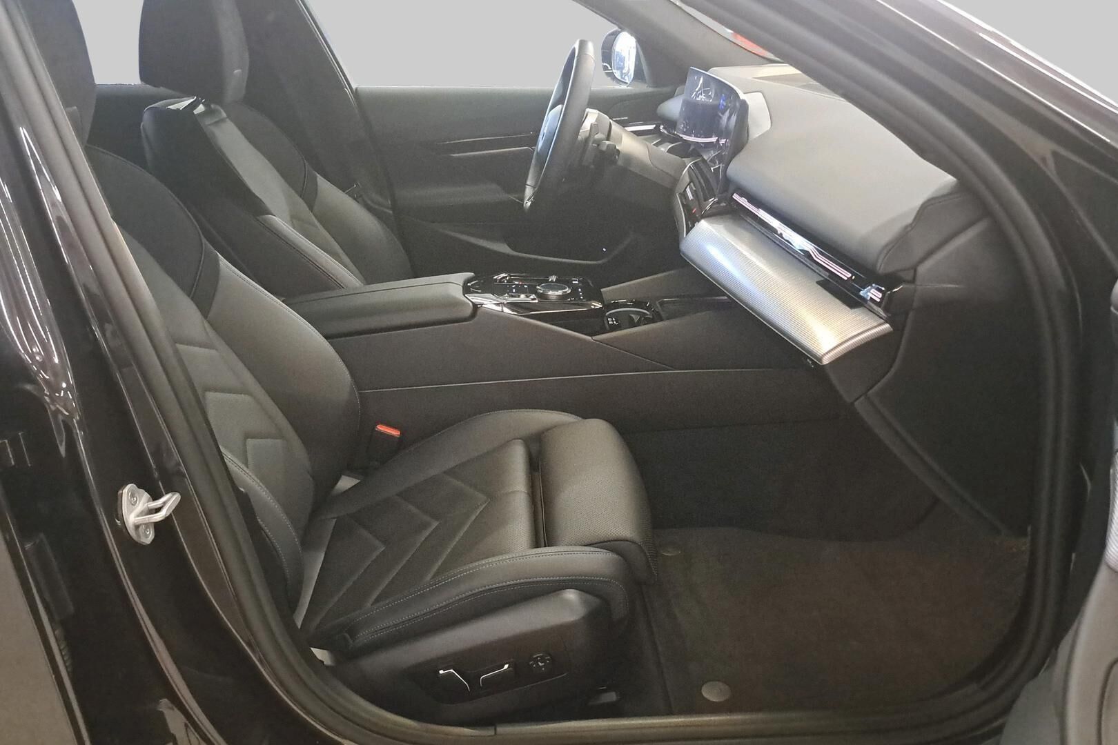 BMW 5-SARJA iso kuva 6