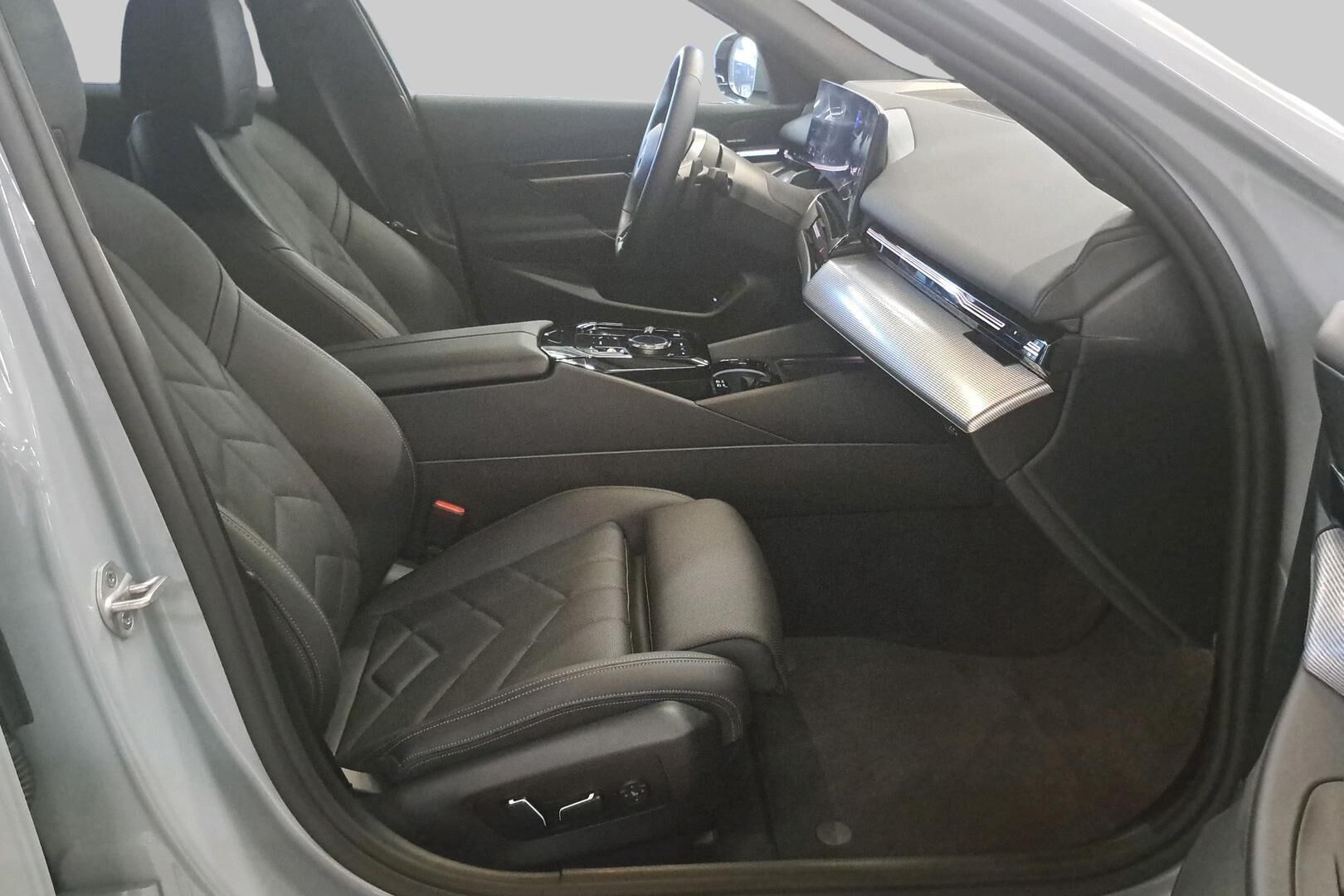BMW 5-SARJA iso kuva 3