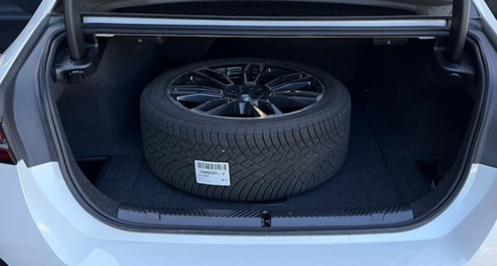 BMW I5 iso kuva 5