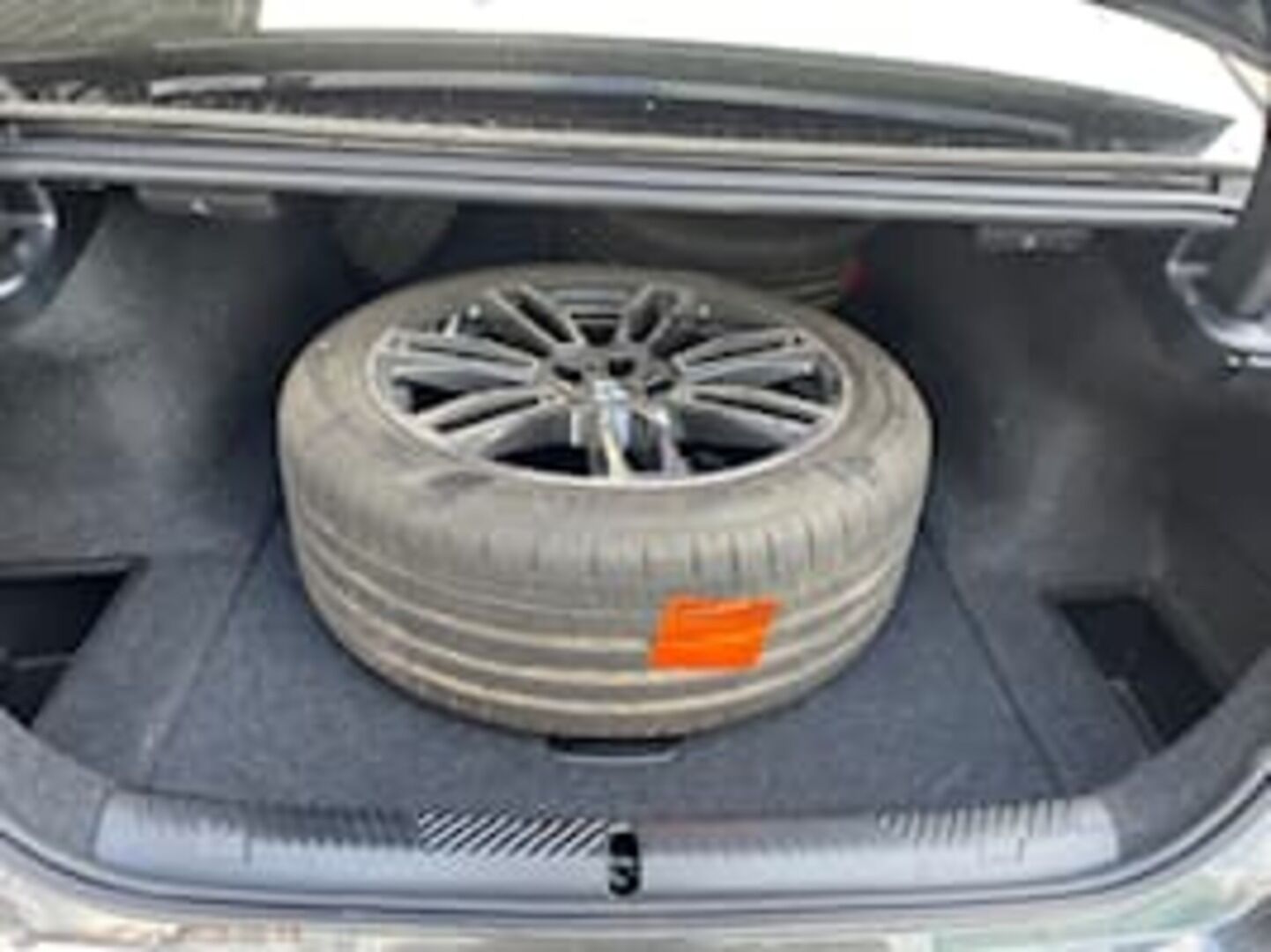 BMW I5 iso kuva 5