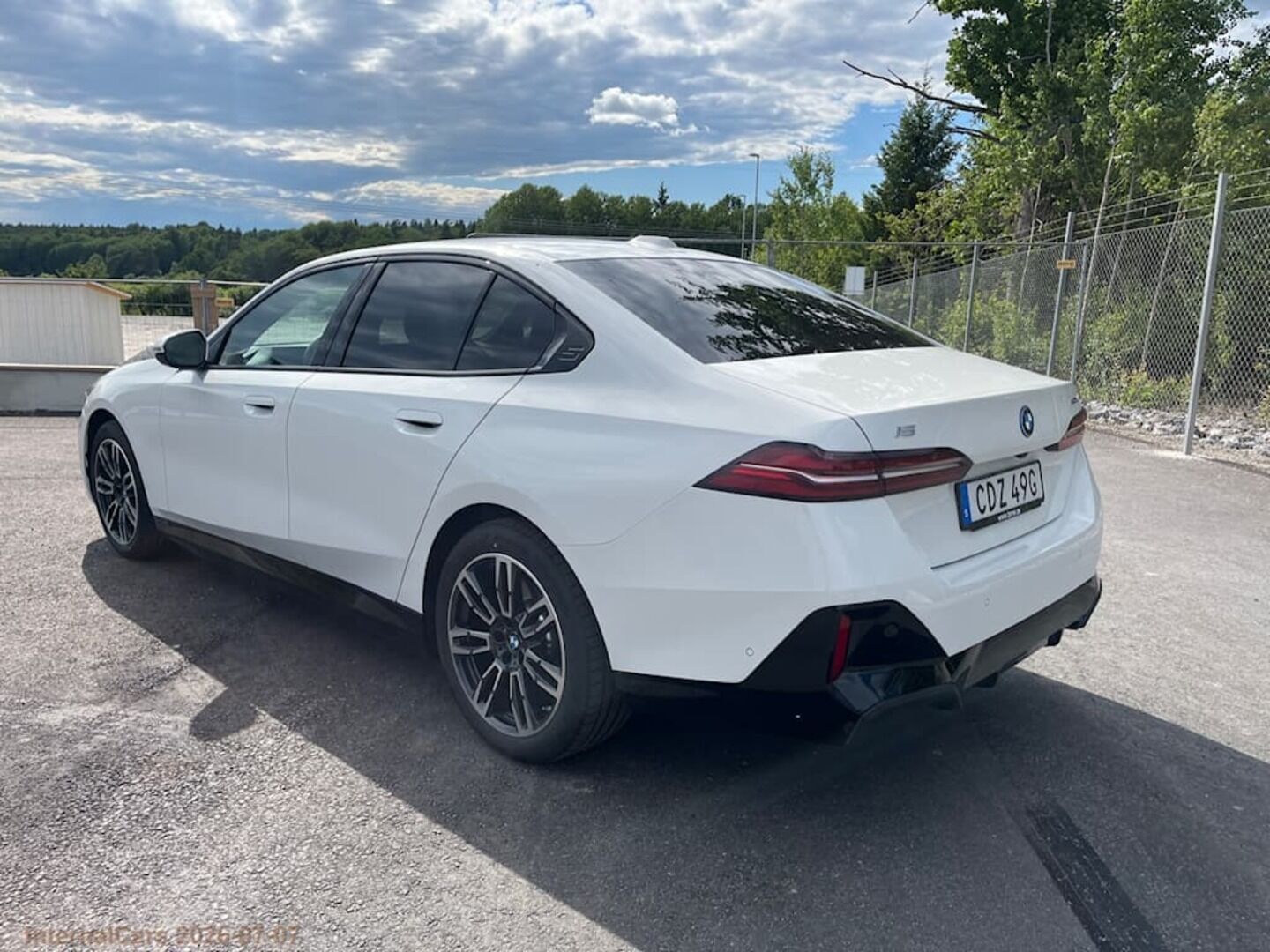 BMW I5 iso kuva 3