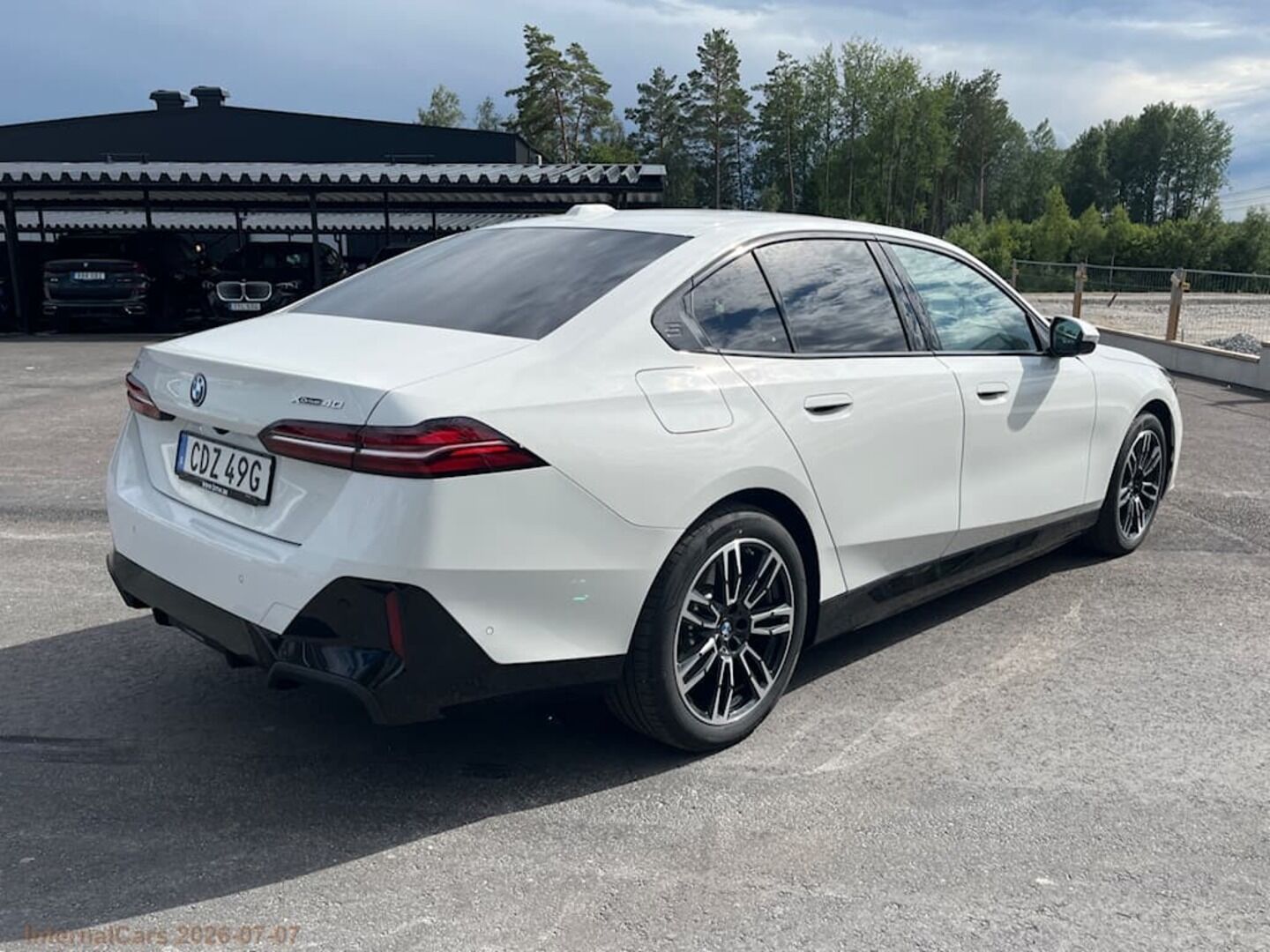 BMW I5 iso kuva 6