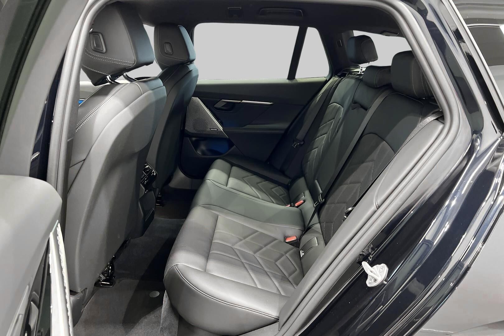 BMW I5 iso kuva 9