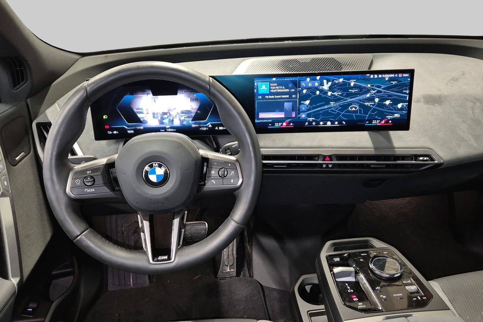 BMW IX iso kuva 1