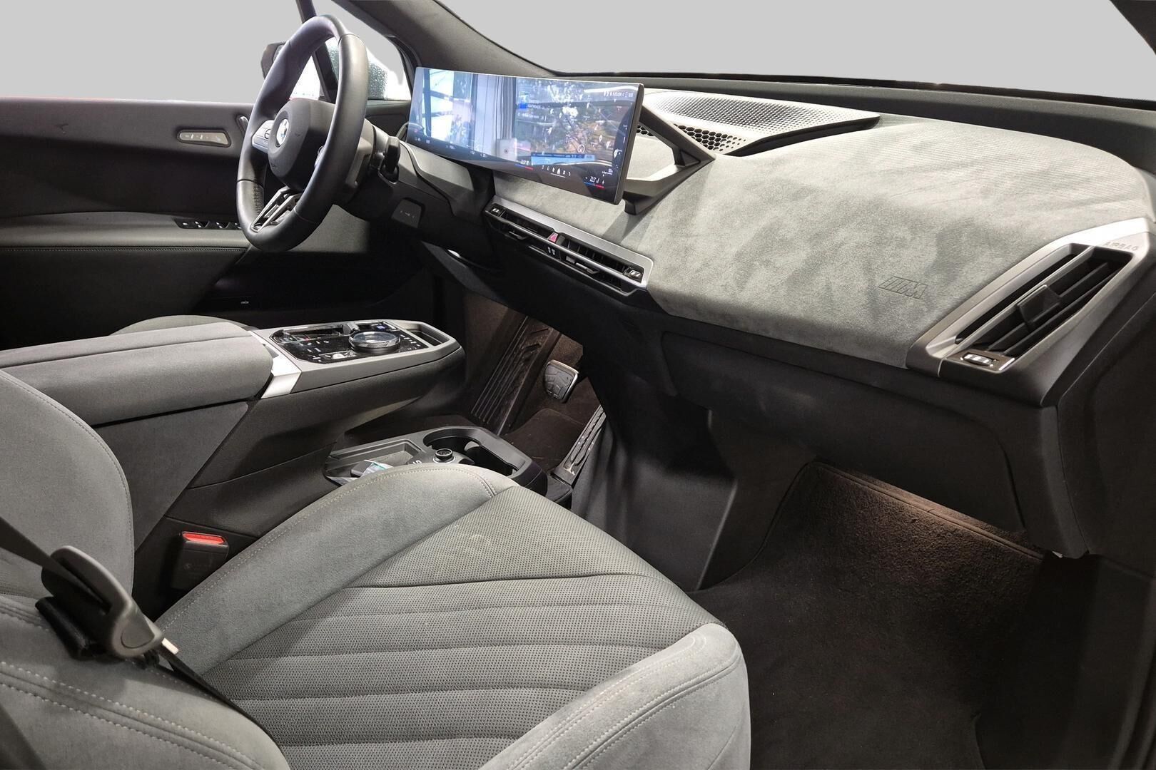 BMW IX iso kuva 3