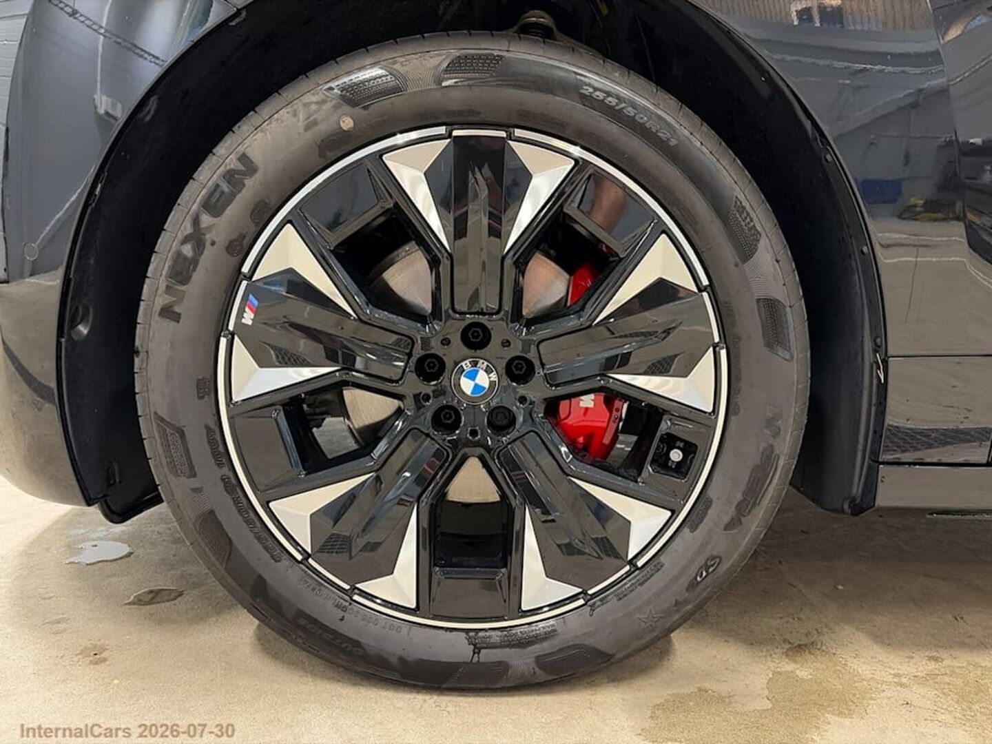 BMW IX iso kuva 1