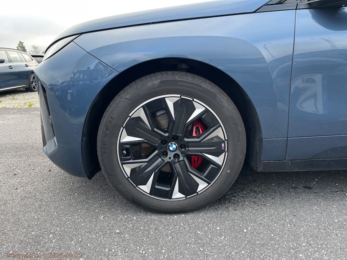 BMW IX iso kuva 1