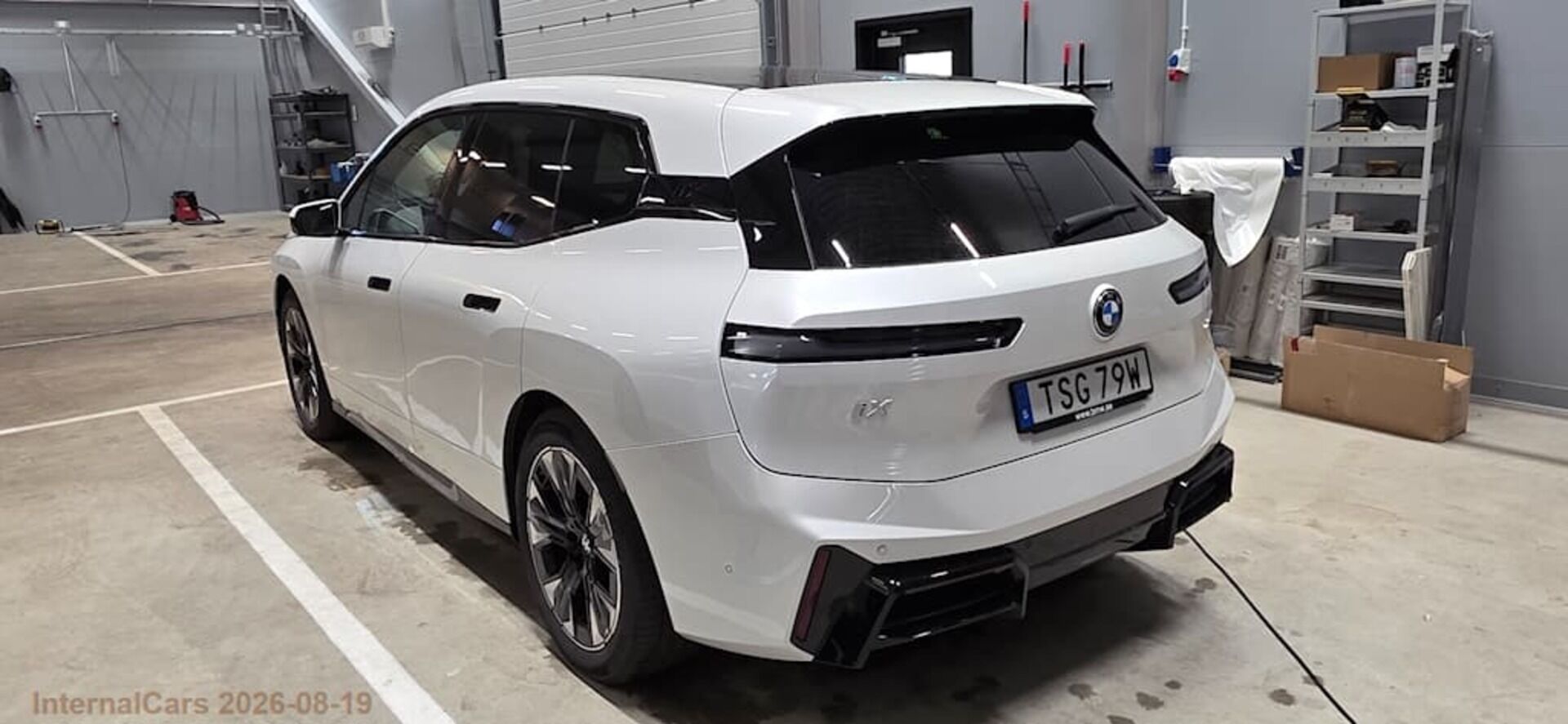 BMW IX iso kuva 4