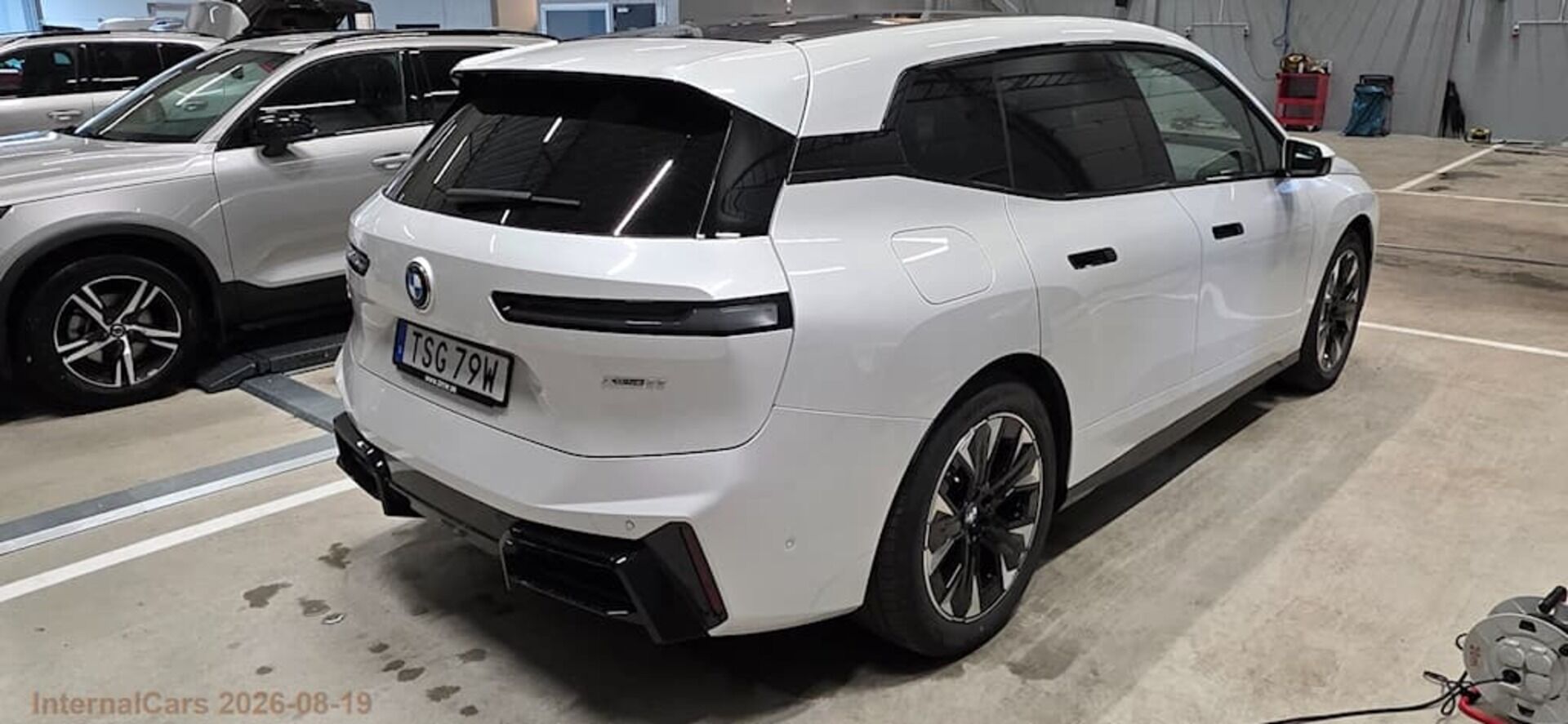 BMW IX iso kuva 5