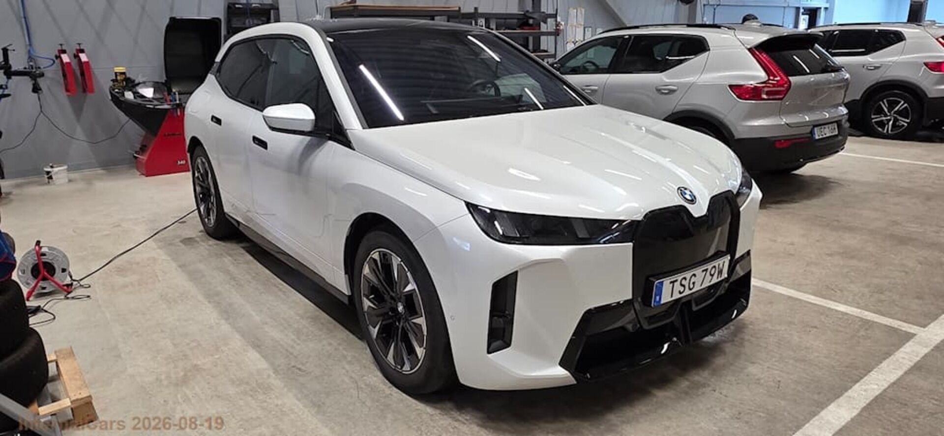 BMW IX iso kuva 6