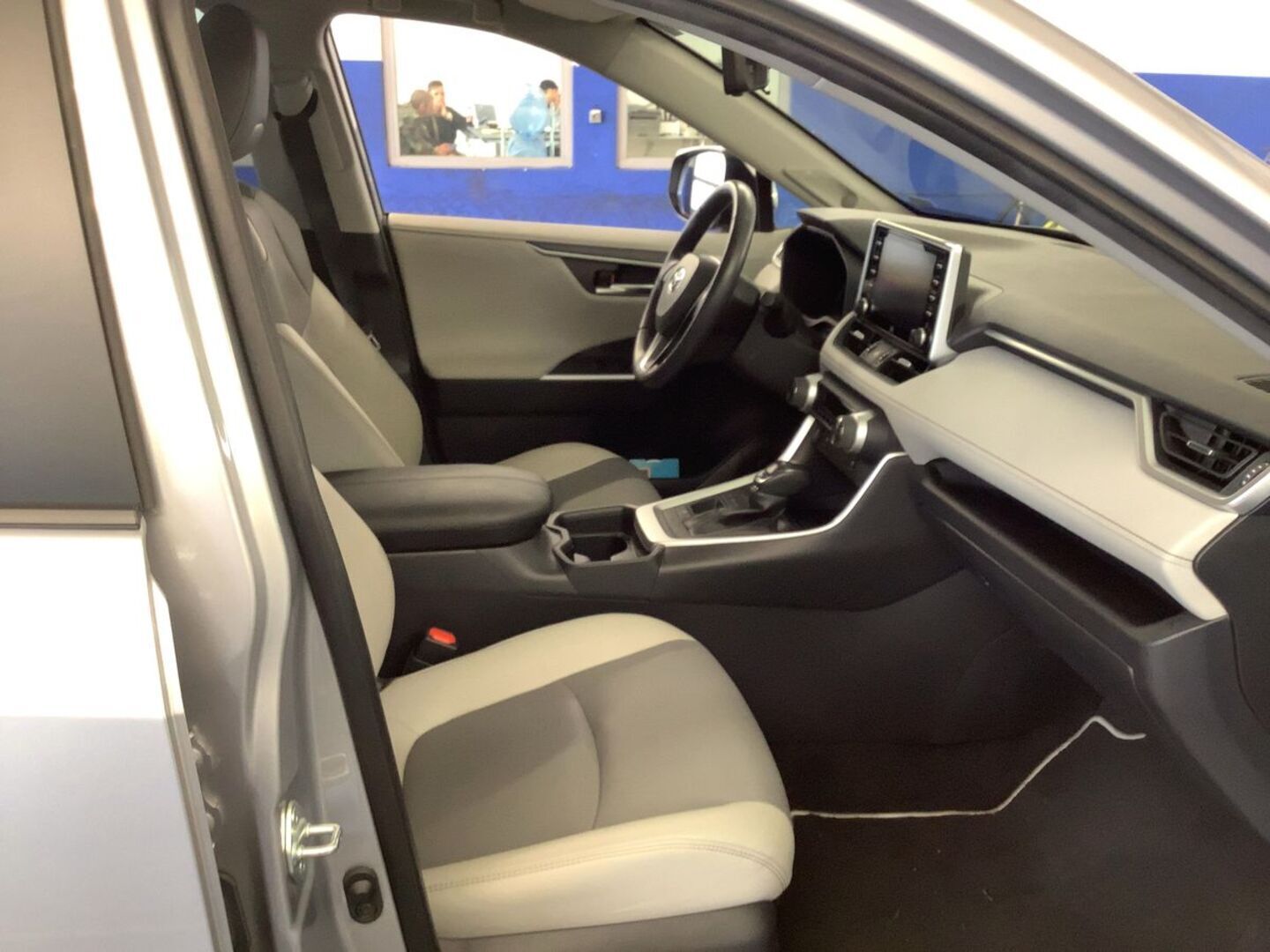 TOYOTA RAV4 iso kuva 1