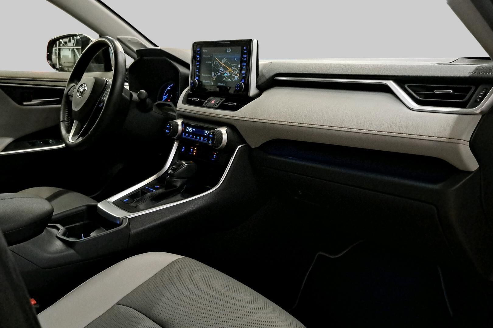 TOYOTA RAV4 iso kuva 4