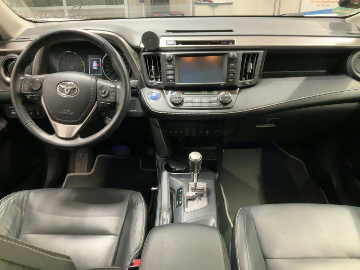 TOYOTA RAV4 iso kuva 1