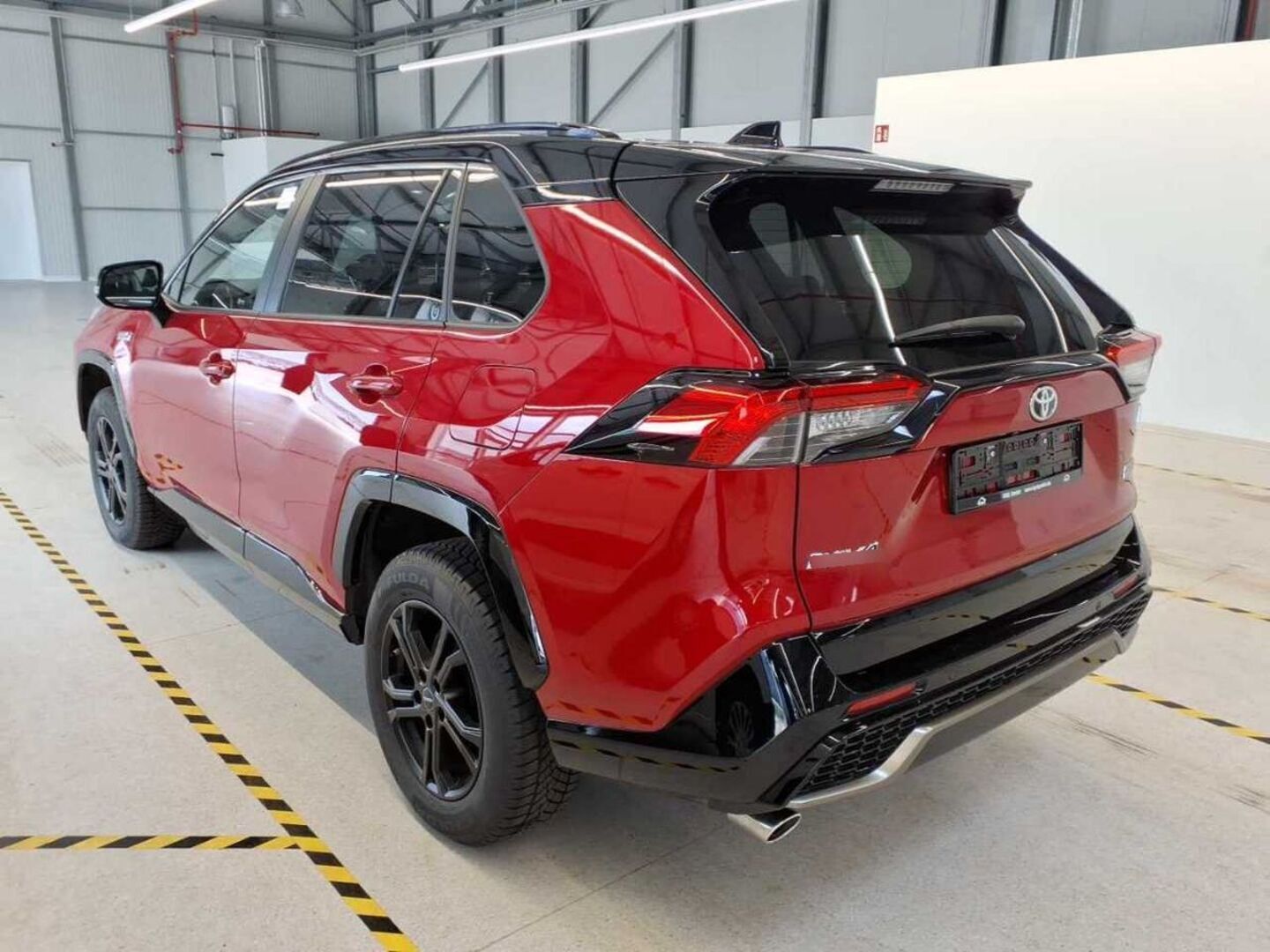 TOYOTA RAV4 PLUG-IN iso kuva 5