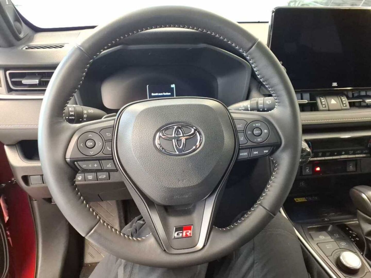 TOYOTA RAV4 PLUG-IN iso kuva 2