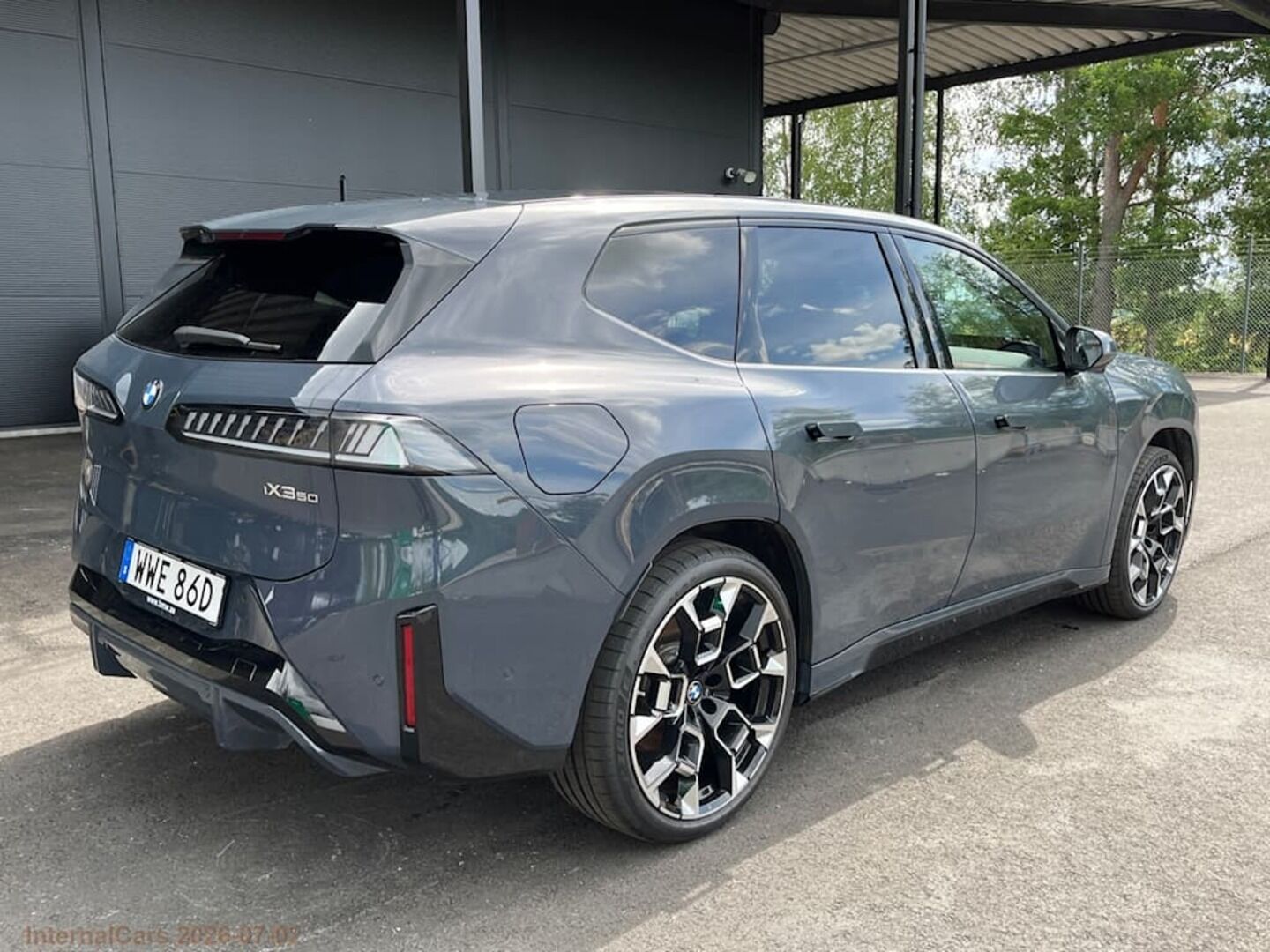 BMW IX3 iso kuva 3
