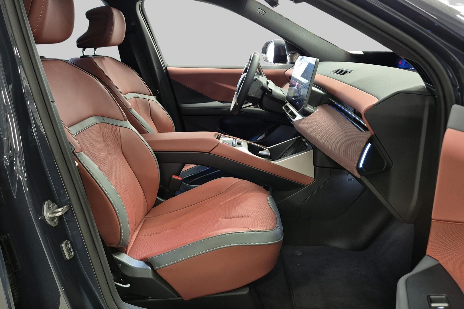 BMW IX3 iso kuva 8
