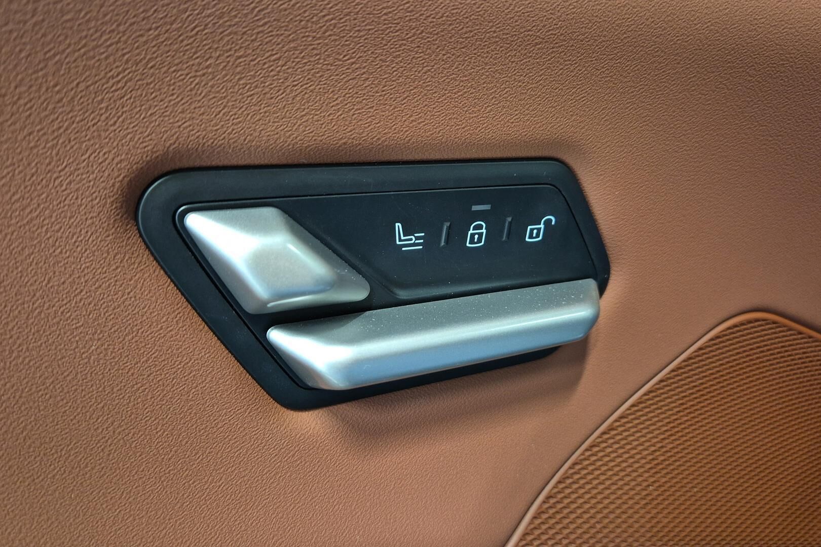 BMW IX3 iso kuva 6
