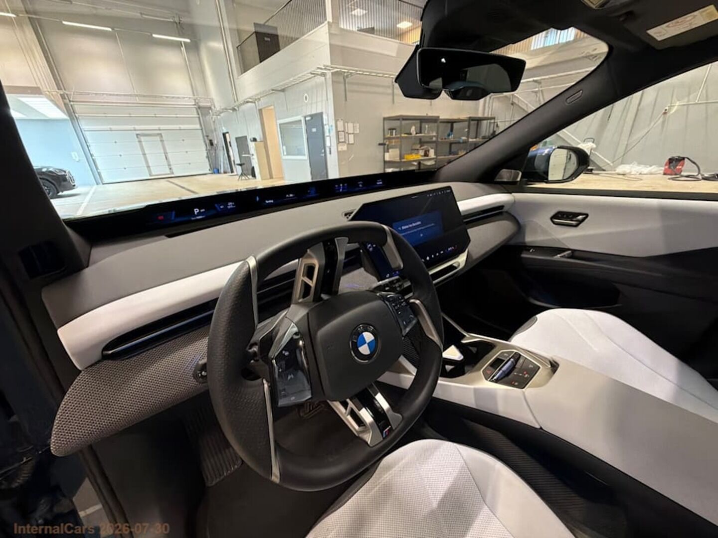BMW IX3 iso kuva 6