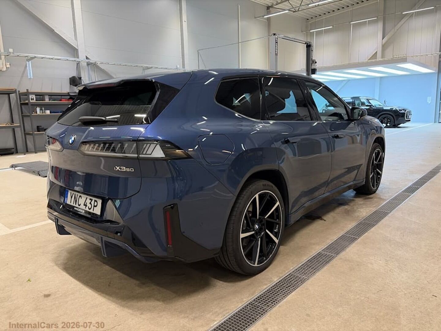 BMW IX3 iso kuva 7