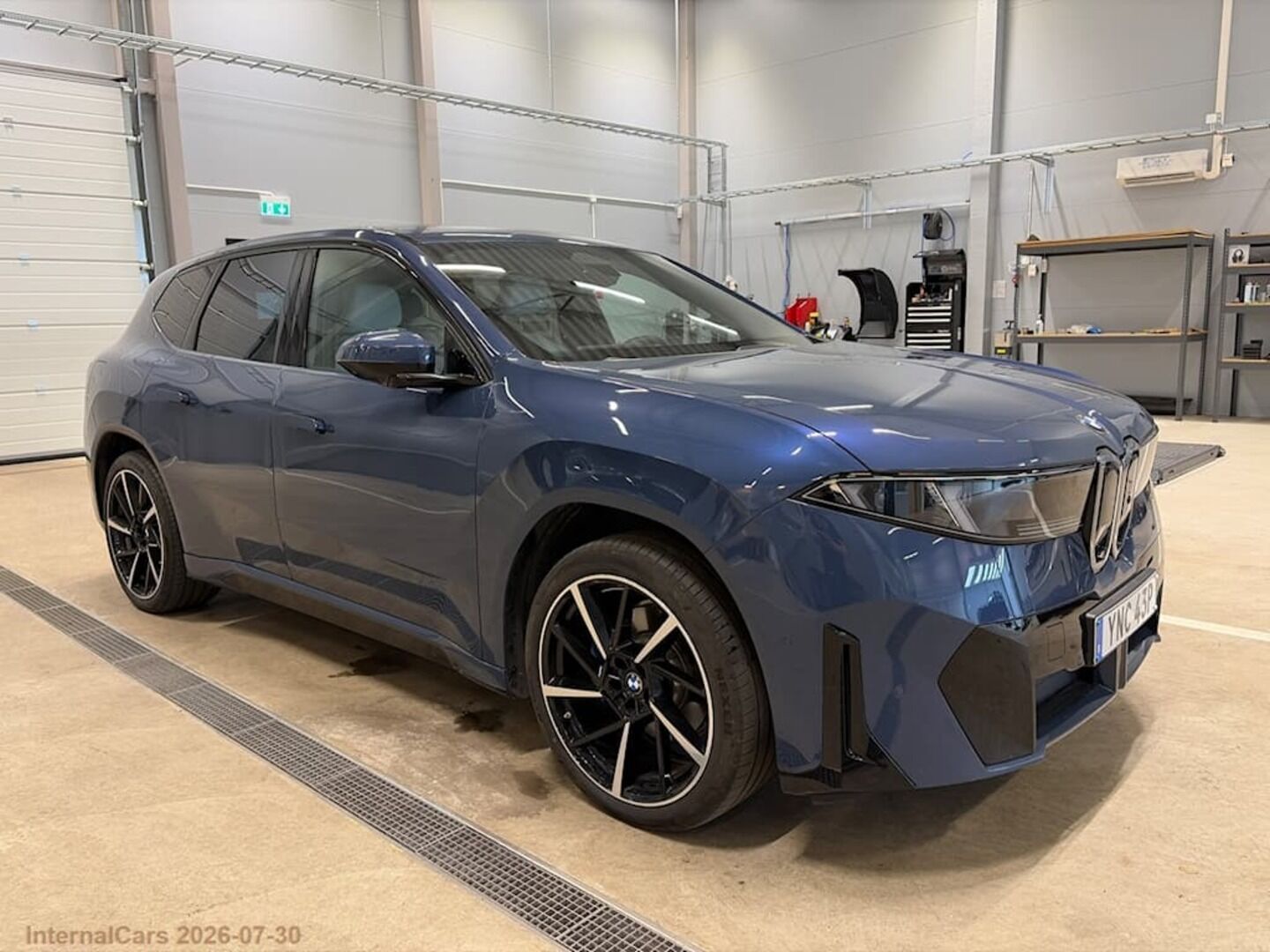 BMW IX3 iso kuva 3