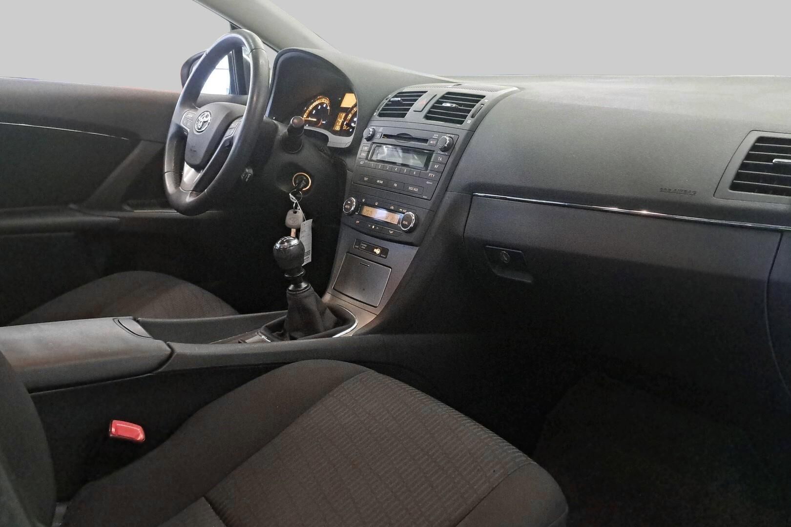 TOYOTA AVENSIS iso kuva 1