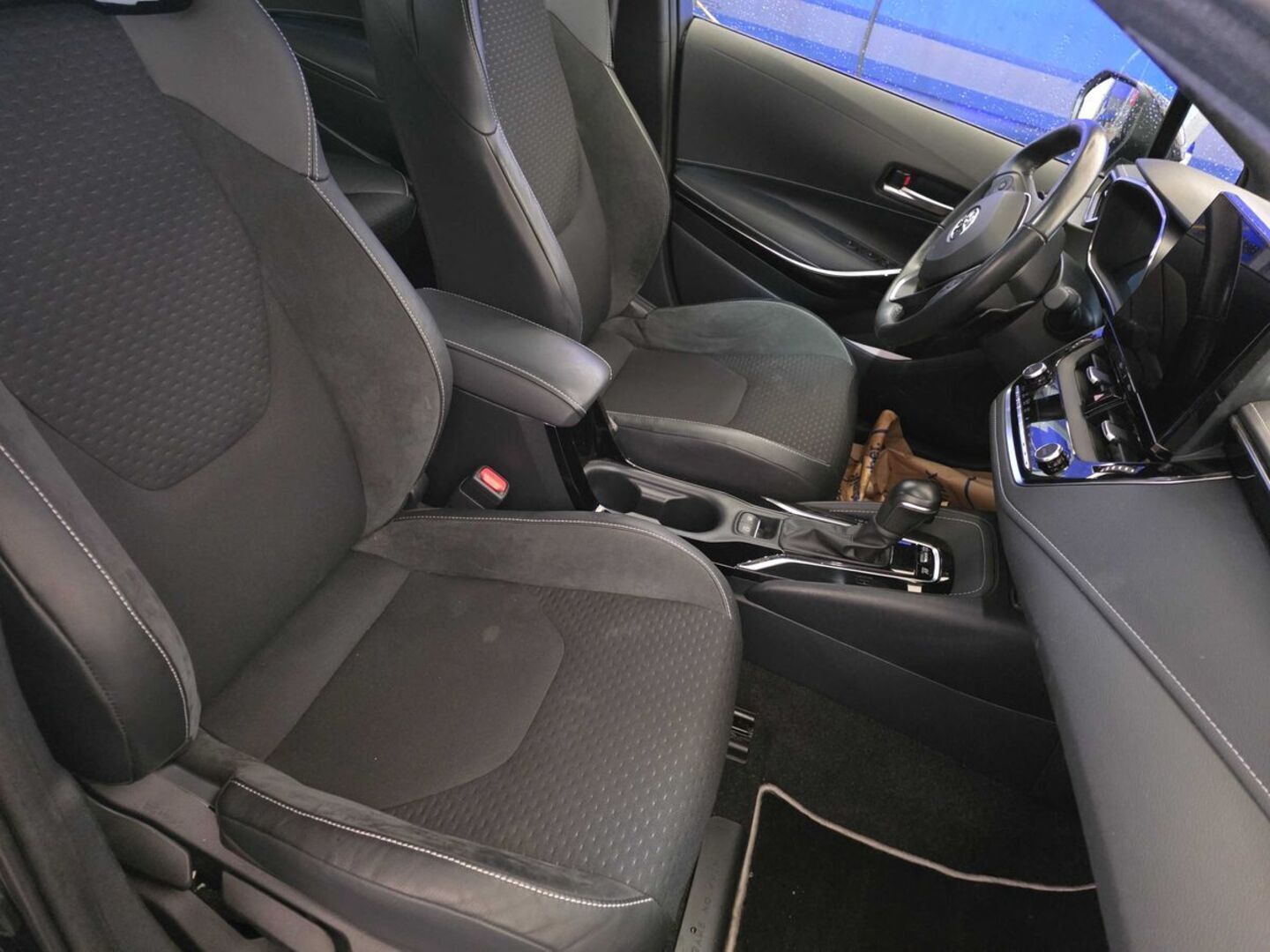 TOYOTA COROLLA iso kuva 2