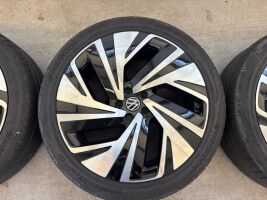 VOLKSWAGEN ID.4 esikatselu 1