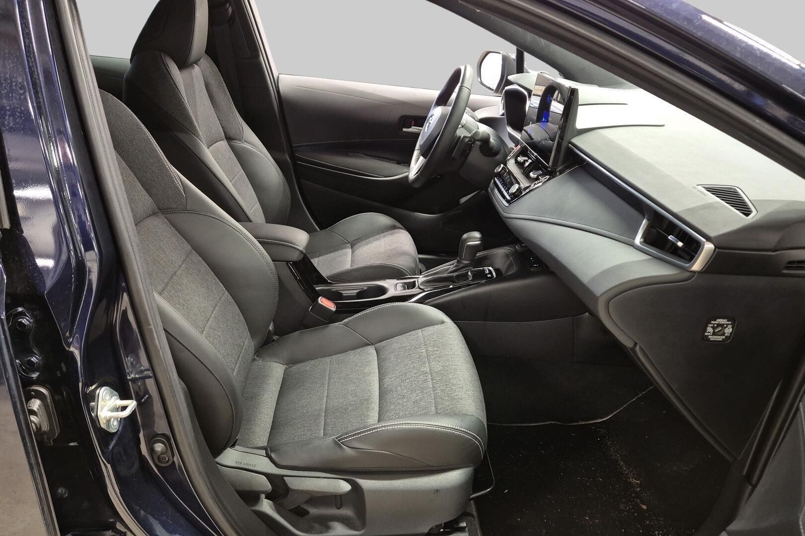 TOYOTA COROLLA iso kuva 3